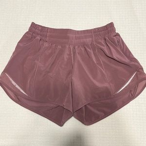 Lululemon Hotty Hot Shorts - Light Purple (2.5 in)